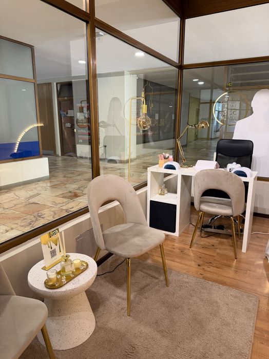 Alugo mesa Manicure em espaço estética
