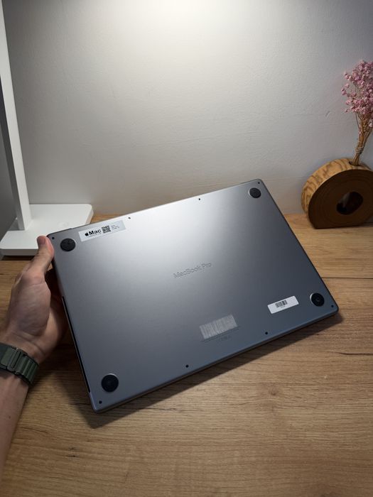 MacBook Pro 2021 16’ 32GB RAM 512GB SSD