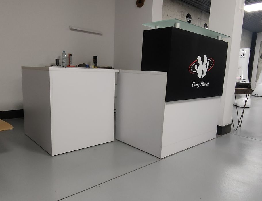 Lada recepcyjna z półką + Gratis!