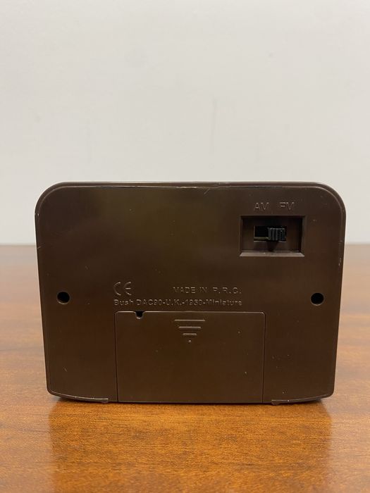Mini rádio a pilhas.