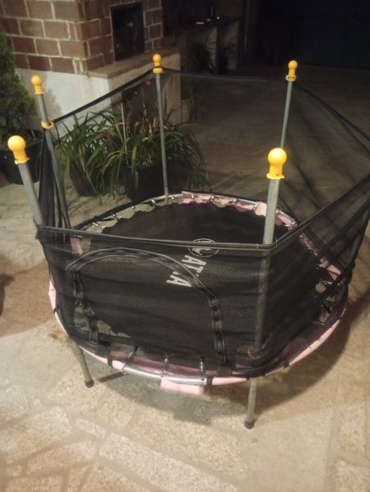 Trampolim para criança