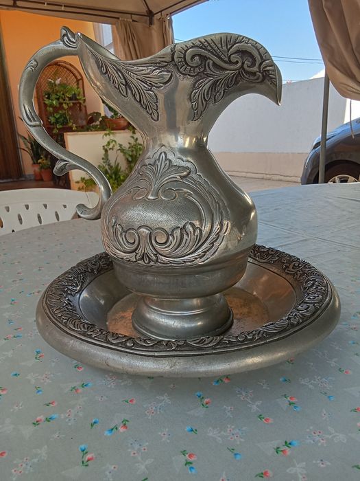 Jarro com prato em estanho