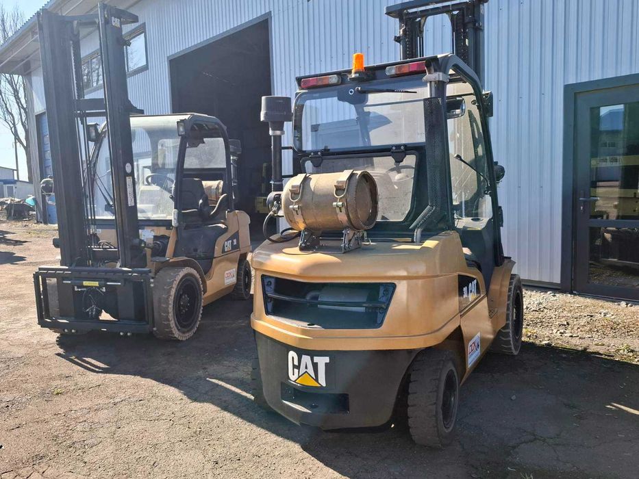 навантажувач Cat 3т
