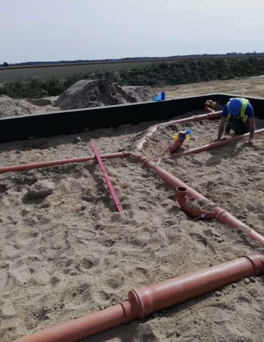 Kanalizacja podposadzkowa, fundamentowa, przylacza kanalizacji i wody.