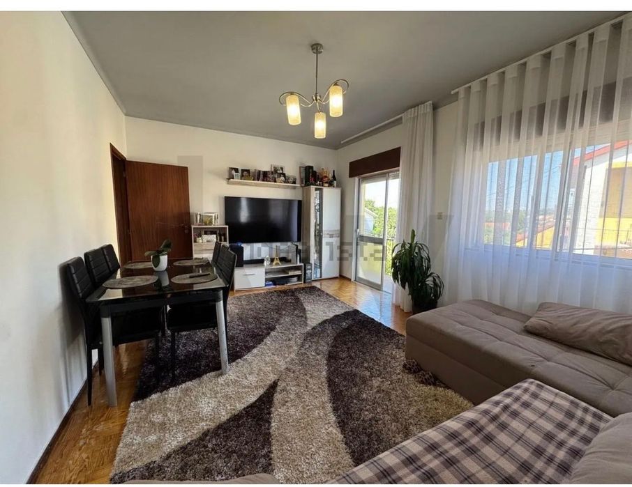 Venda-se andar de moradia T4
