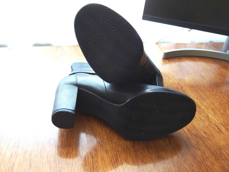 Продам новые кожаные полусапожки, сапоги-ботильоны «Еcco» 40 размер