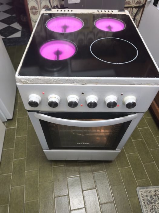 Fogão elétrico em bom estado