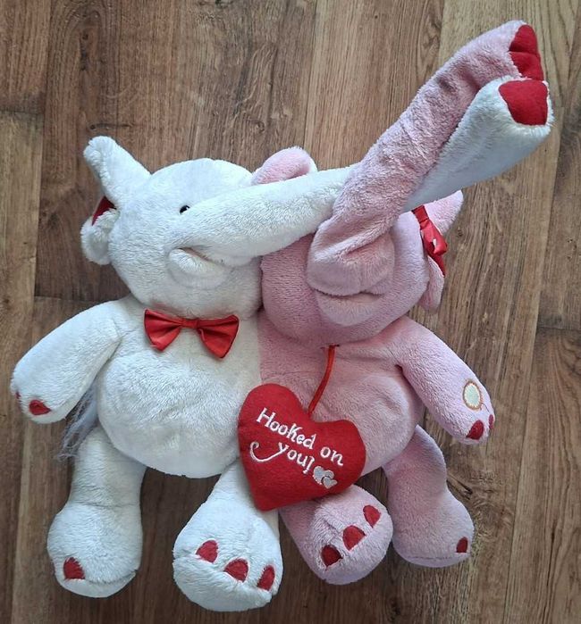 Maskotka, pluszak, dwa słoniki złączone trąbami z muzyką, 31 cm