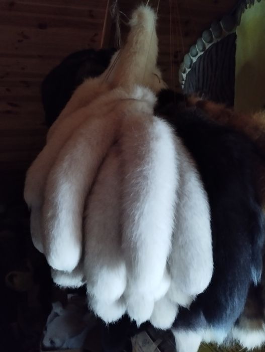 Хвости хутряні різні