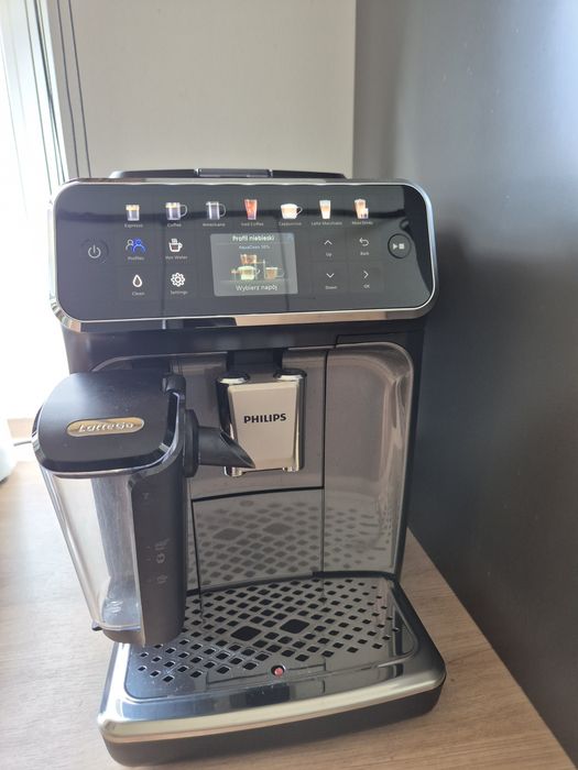 Ekspres PHILIPS  Lattego - 12 rodzajów kawy - GWARANCJA