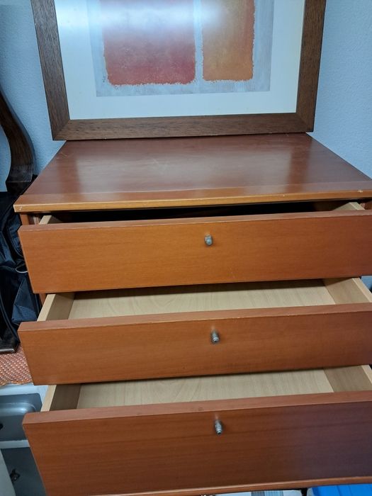 Vendo 2 mesas de cabeceira 15€ cada