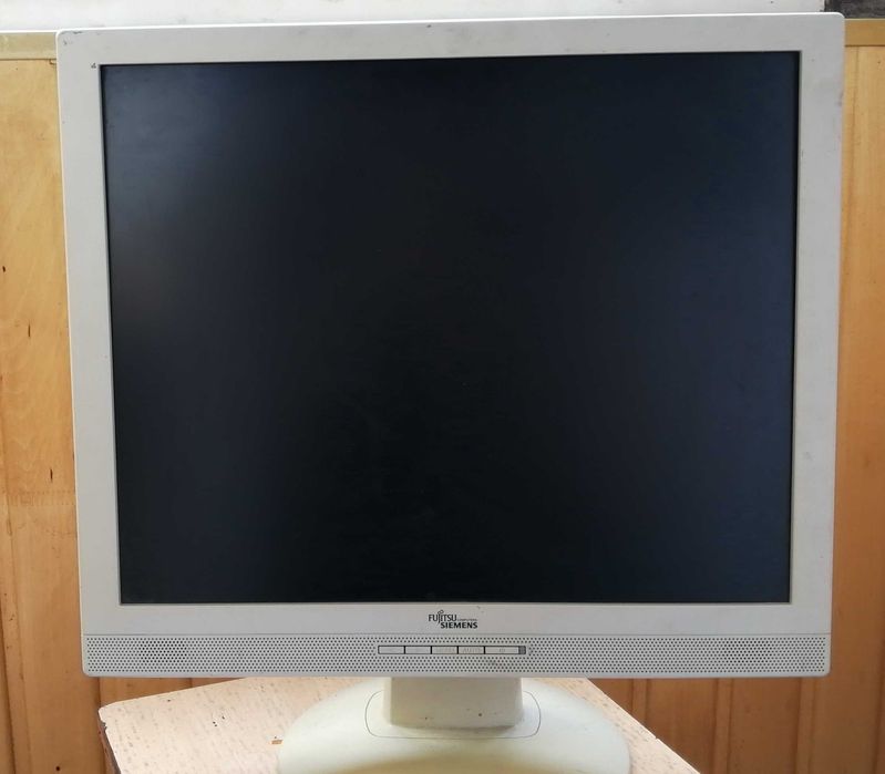 Монитор 19" Fujitsu Siemens L9ZA