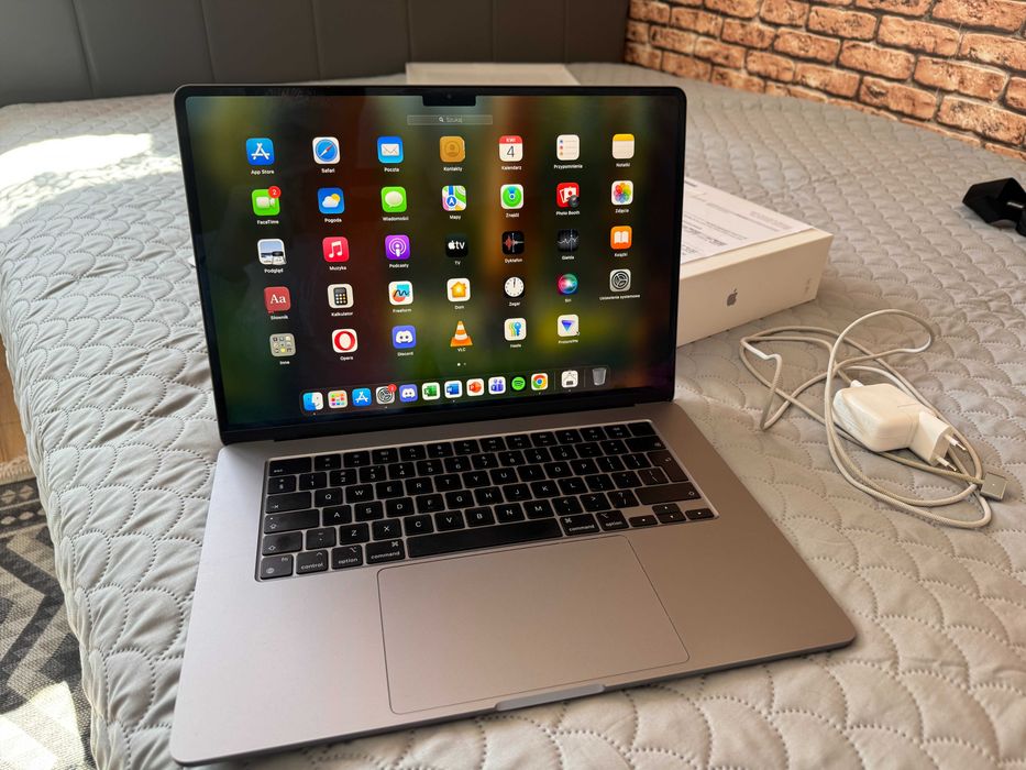 Macbook Air M2 15,3 cala 16GB RAM