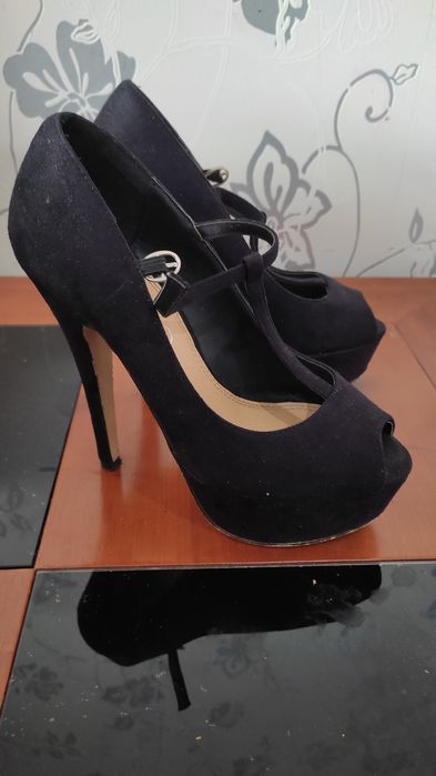 Sapatos altos de mulher