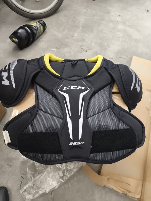 Body hokejowe ccm 9550