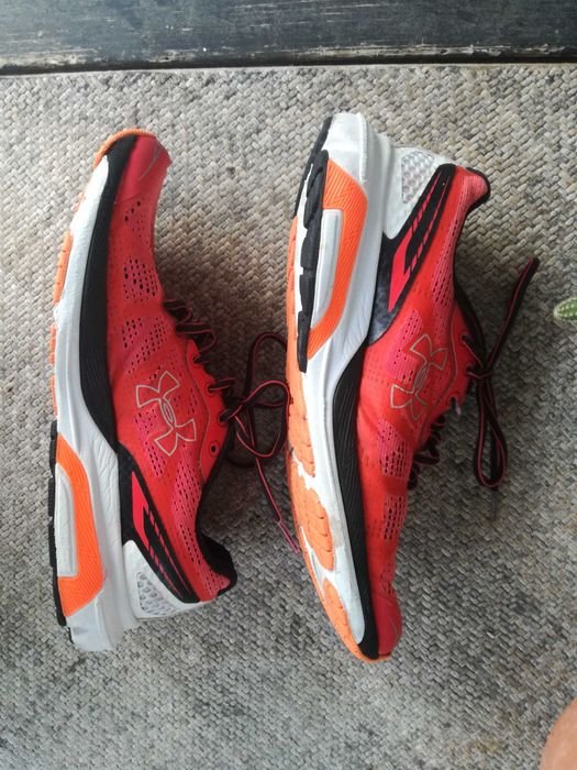 Tênis sapatilhas com atacador Under Armour Bandit