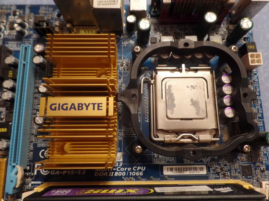 Board Gigabite GA-P35-S3 mais 2 memórias Ram XMS2-6400