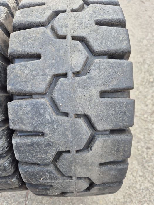 Opony pełne 16x6-8  150/75-8