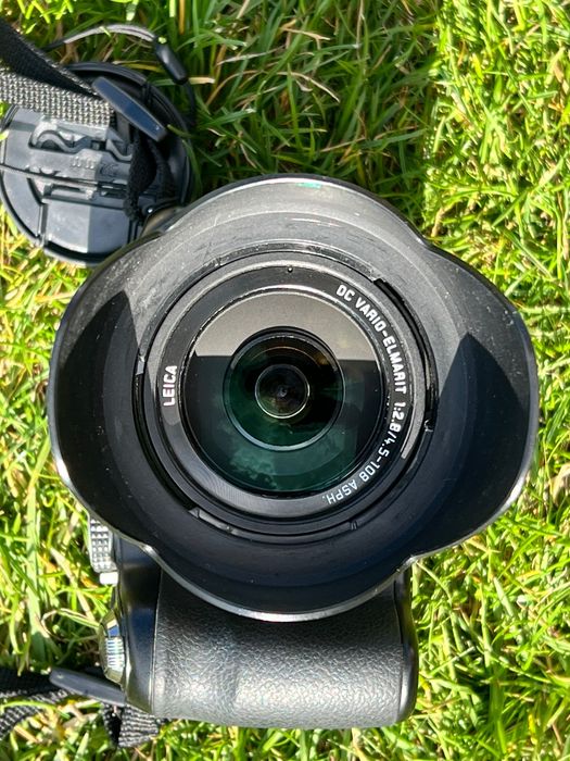 Panasonic Lumix FZ200 z akcesoriami