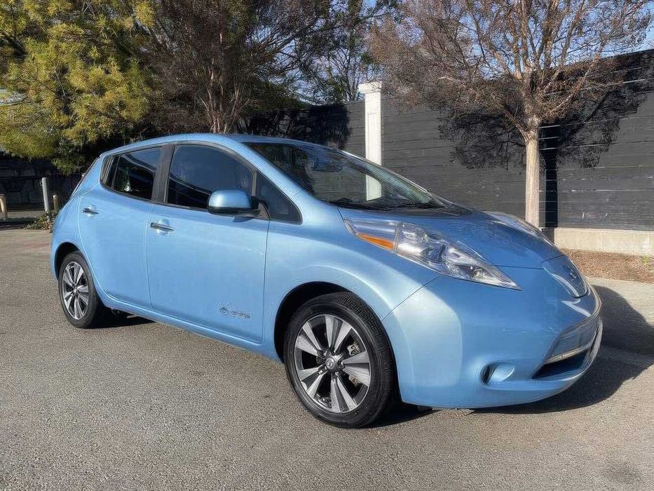 Nissan LEAF      2015