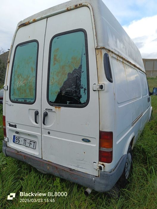 Carrinha Ford Transit teto alto