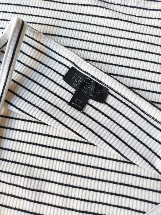 Crop top riscas alças