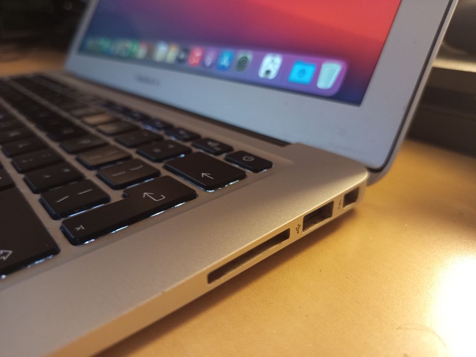 Portátil Apple MacBook Air 13 Intel i5 Disco SSD WiFi Bluetooth