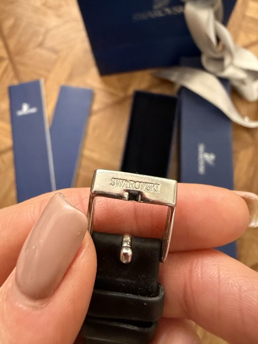Swarovski годинник