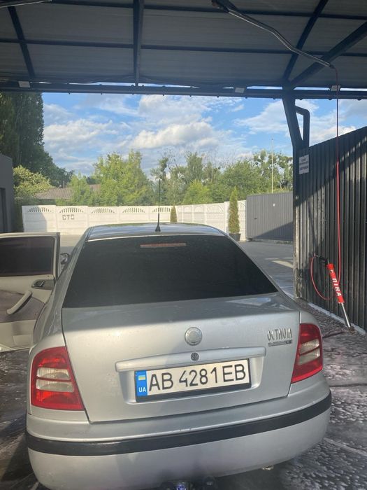 Авто шкода октавія тур 2004 газ/ бензин