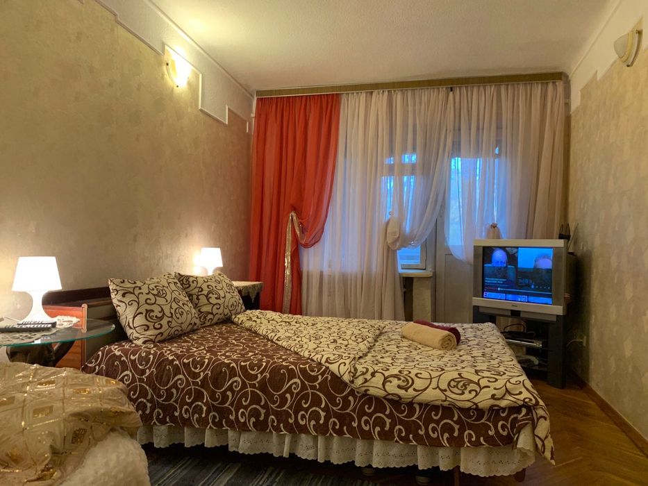 Подобово квартира від власника 5хв пішки Метро Святошино вулВерховинна