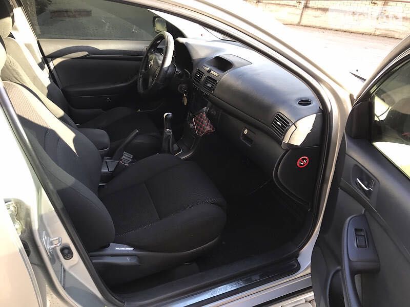 Toyota Avensis 1.8. 2003