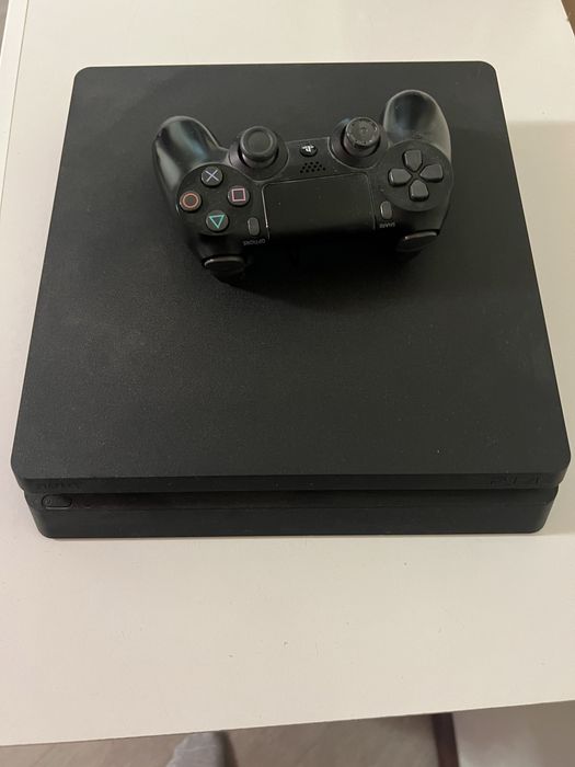 Продам игровую приставку сони плэстешн 4