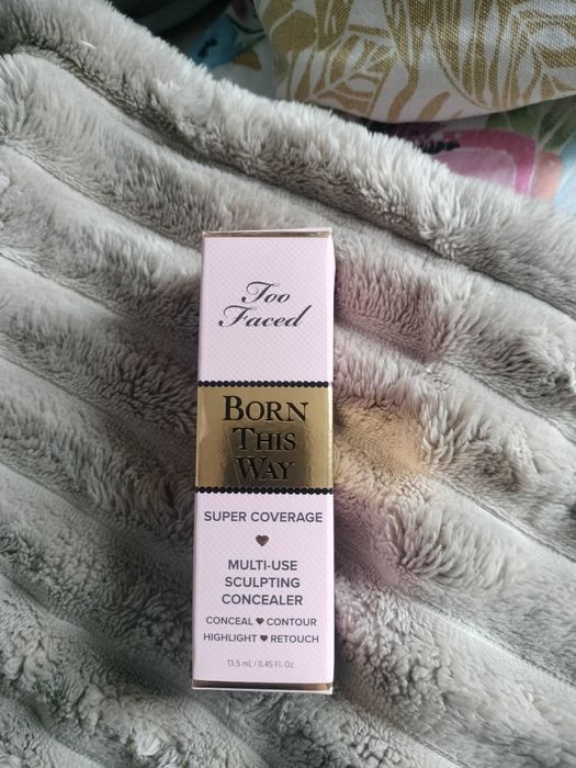 Korektor z too faced