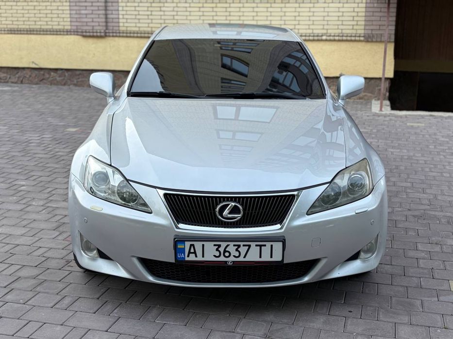 Продам Lexus IS220d