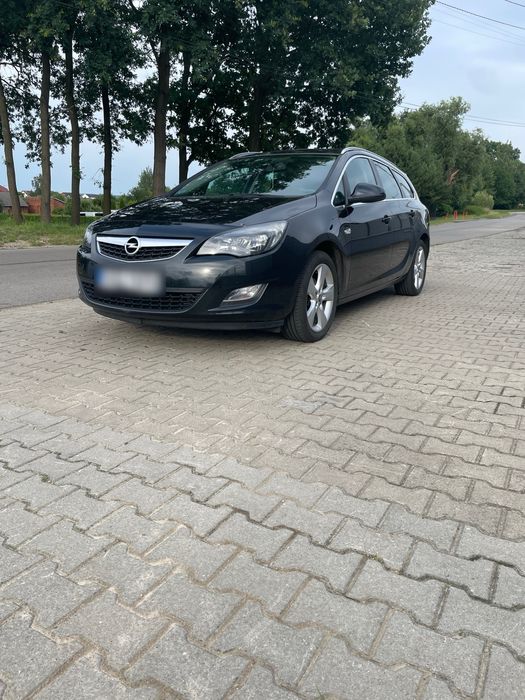 Sprzedam Opel Astra J kombi Sports Tourer