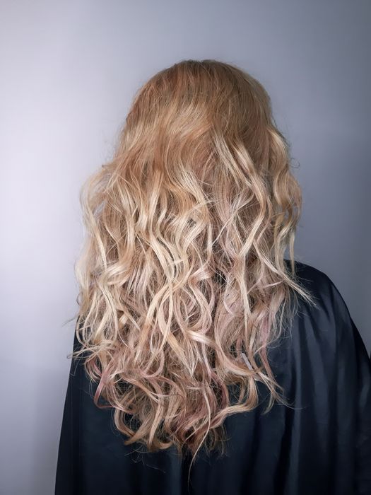 Парикмахер стилист - колорист Окрашивание • Завивка • Укладка • Услуги