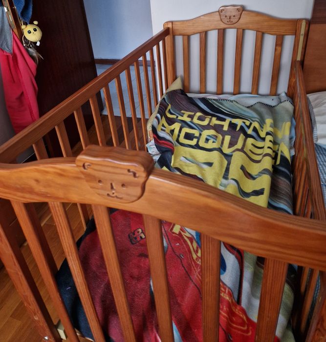Cama de criança em madeira