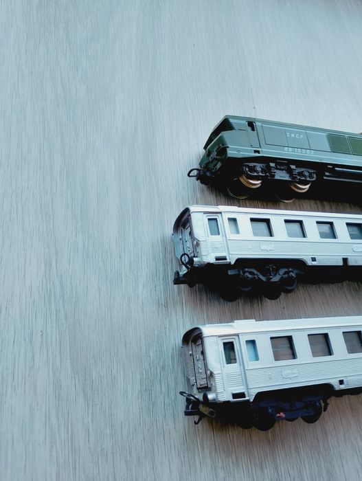 Locomotiva Lima BB 15002 + 2  carruagens inox H0 1:87