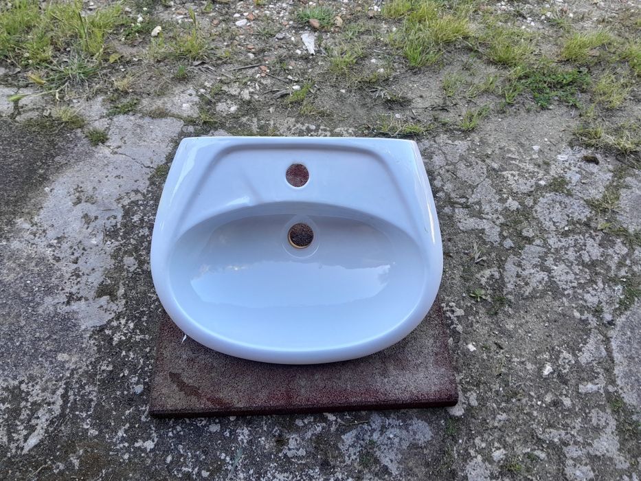Jogo de loiça de casa de banho completo e torneiras novas material nunca usado