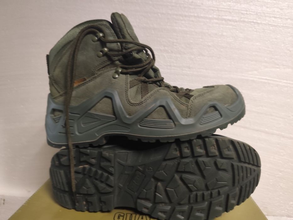 Продам кроссовки демисезонные