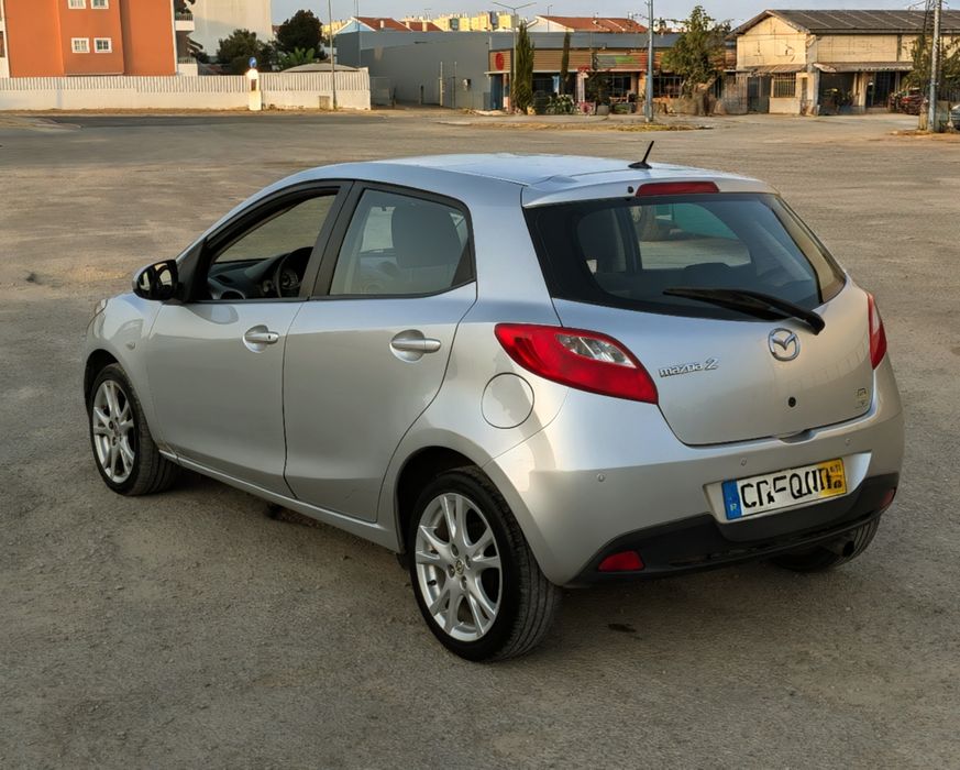 Mazda 2  1.3 16v full extras
