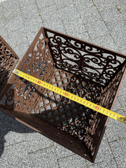 Żeliwna ażurowa skrzynka oslonka 35/35 cm