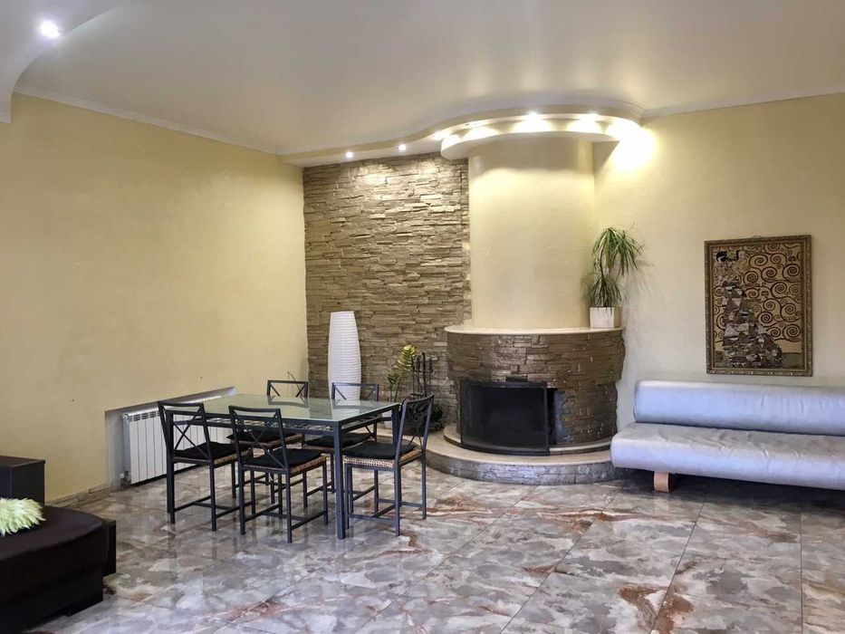 Дом 450 кв. До 35 человек. Сауна, беседка, теннис, генератор, бассейн.