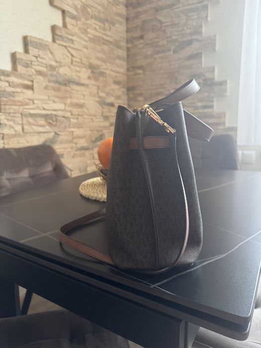 Продам сумку Michael Kors