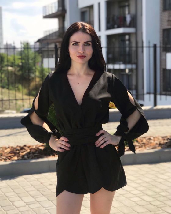 Комбінезон шортиками чорний