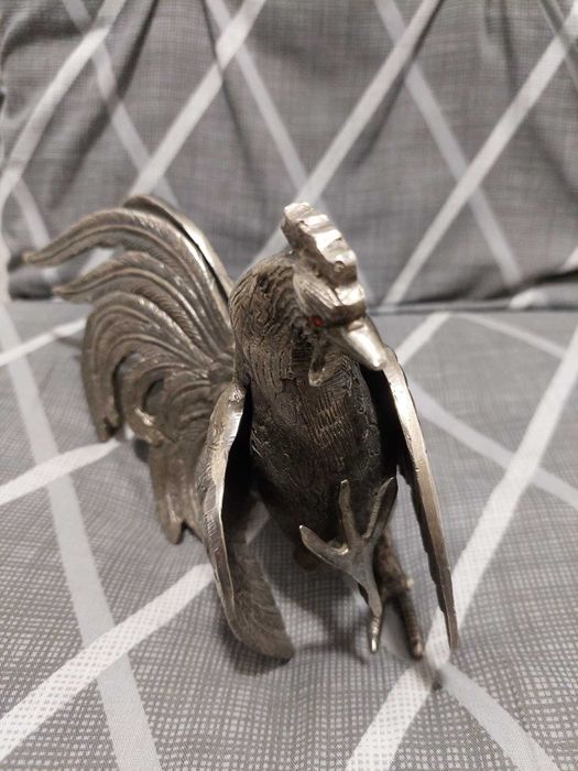 Galo em metal para decoração