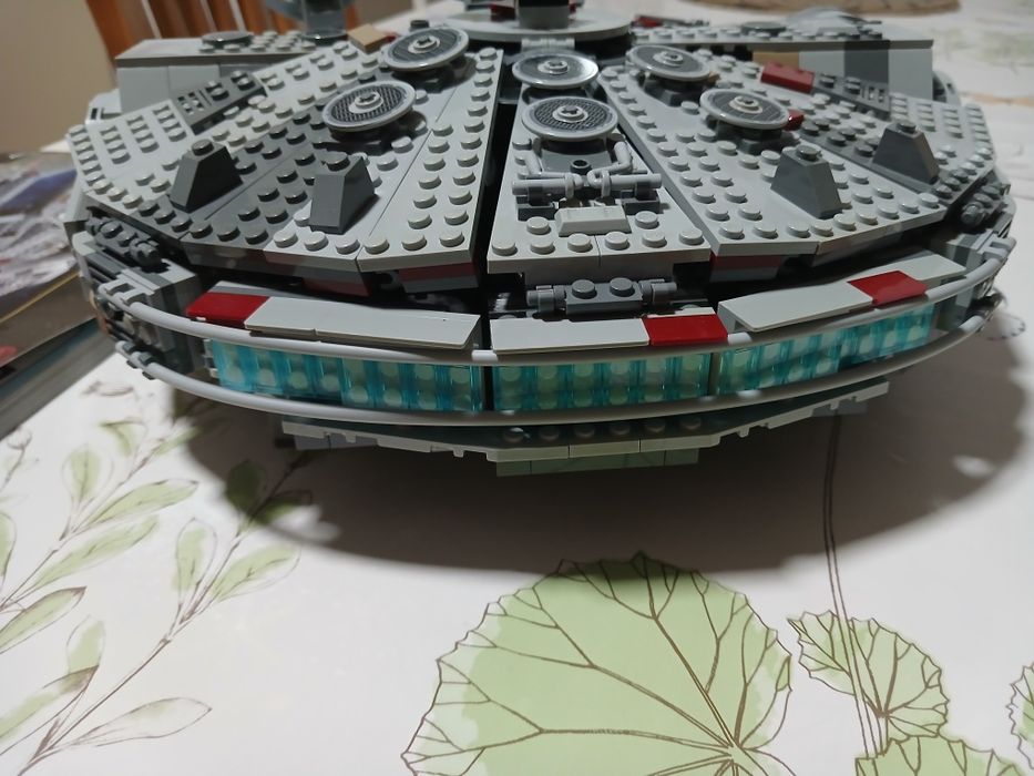 Lego star wars  millennium falcon