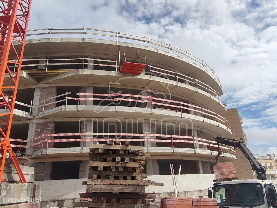 Apartamento T2 Novo com Varanda e Garagem em Areosa, Viana do Castelo