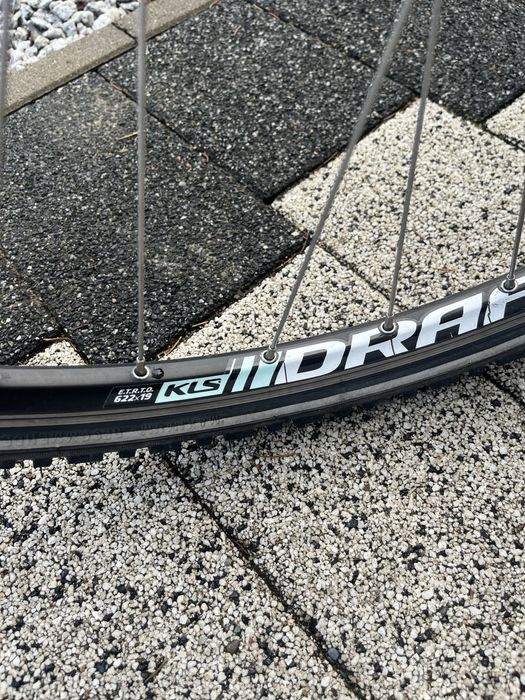 Rower KELLYS AXIS – lekki, wygodny, gotowy do jazdy