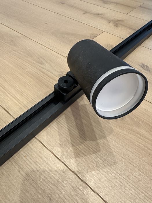Oświetlenie szynowe 2m+1m  oraz dwa reflektory LED